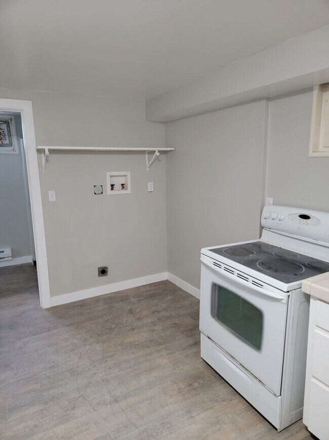 Building Photo - 403 Neyman St