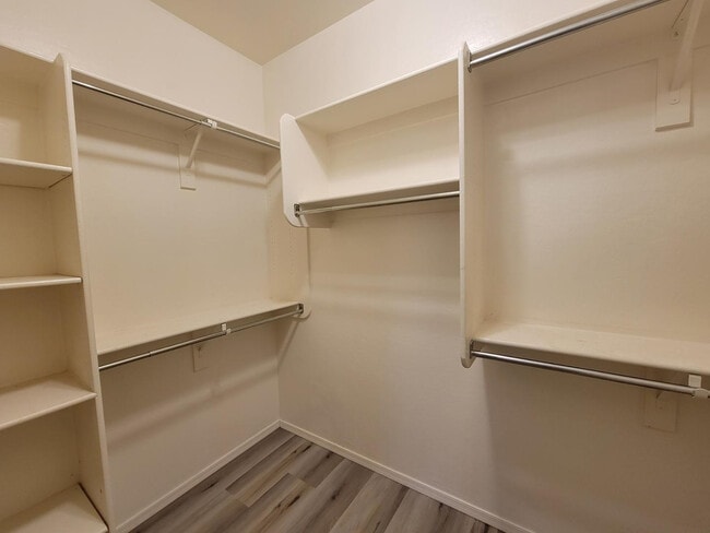Building Photo - 3562 E Meadowview Dr