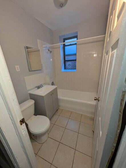 749 Chancellor Ave 103 - 20 Cornell St
