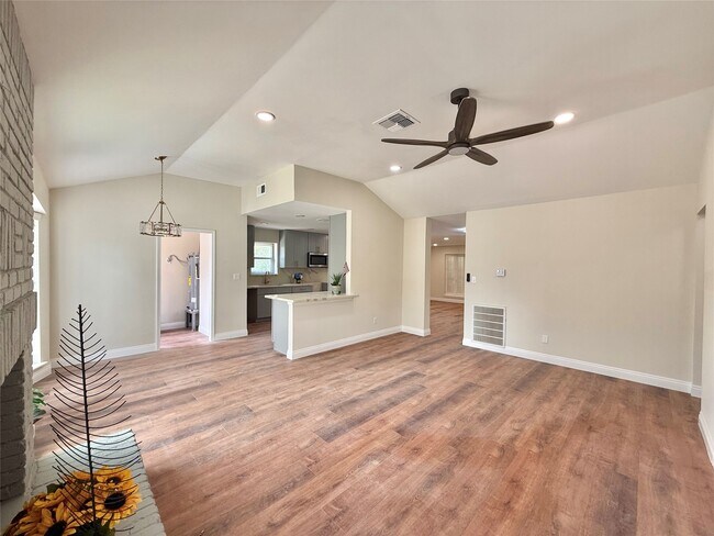 Building Photo - 8911 Hendon Ln