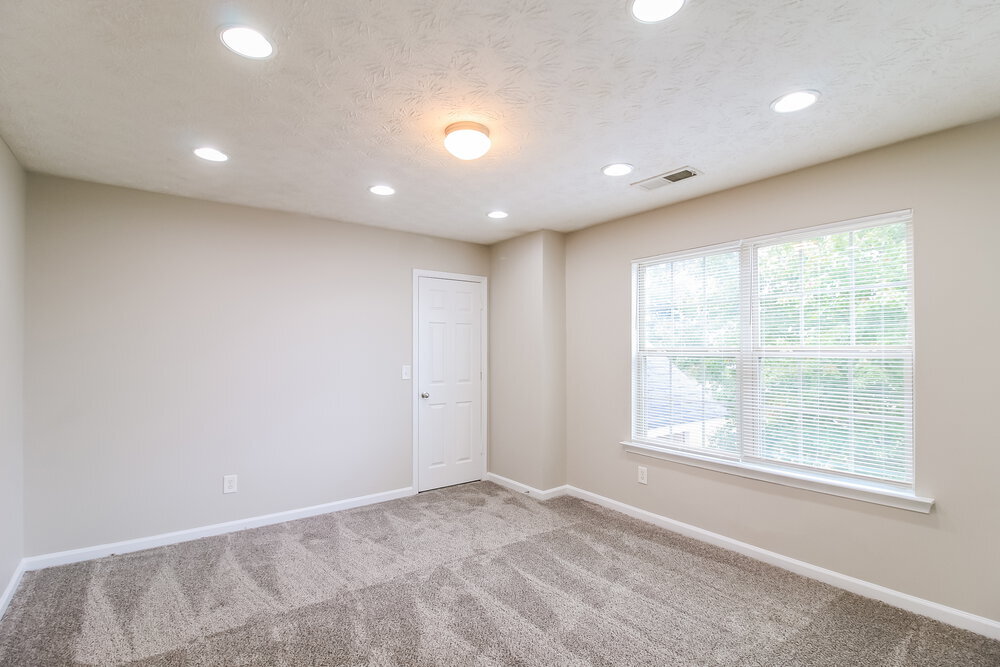 Building Photo - 565 McGiboney Ln
