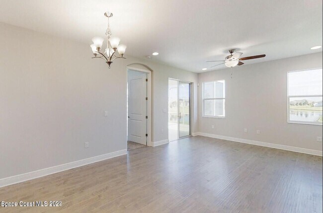 Building Photo - 2746 Spur Dr