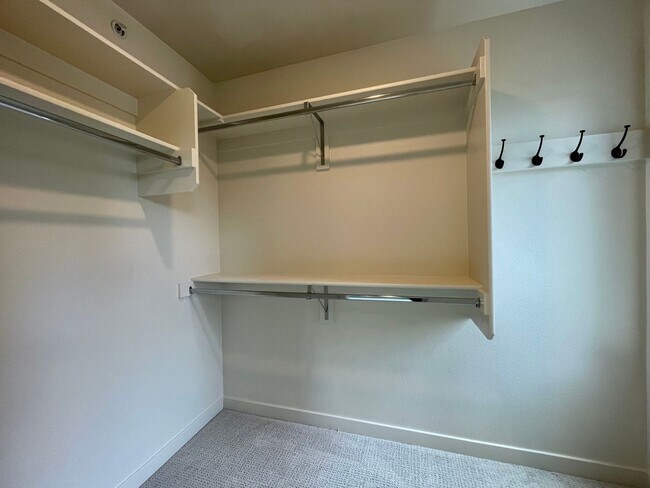 Building Photo - Sellwood-Moreland 2 Bedroom 2.5 Bath BRAND NEW Condo Convienent to OHSU~ Includes A/C and Washer ...