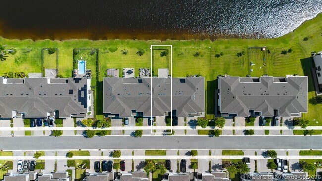 Building Photo - 14131 SW Thorens Dr