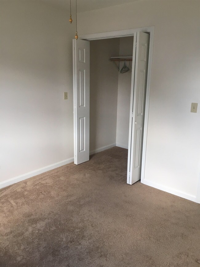 Building Photo - 3832 Sleepy Hollow Dr