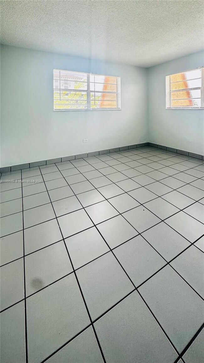 Building Photo - 8101 SW 73rd Ave