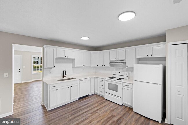 Building Photo - 10505 Tidewater Plains Dr