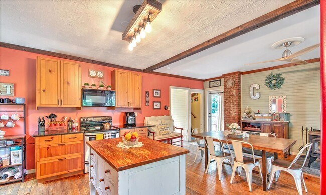 Building Photo - 3BR Jackson Home Available Now