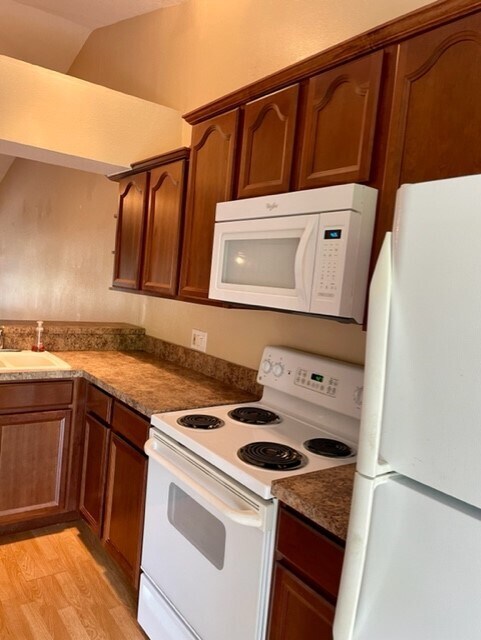 Building Photo - 124 Reserve Cir