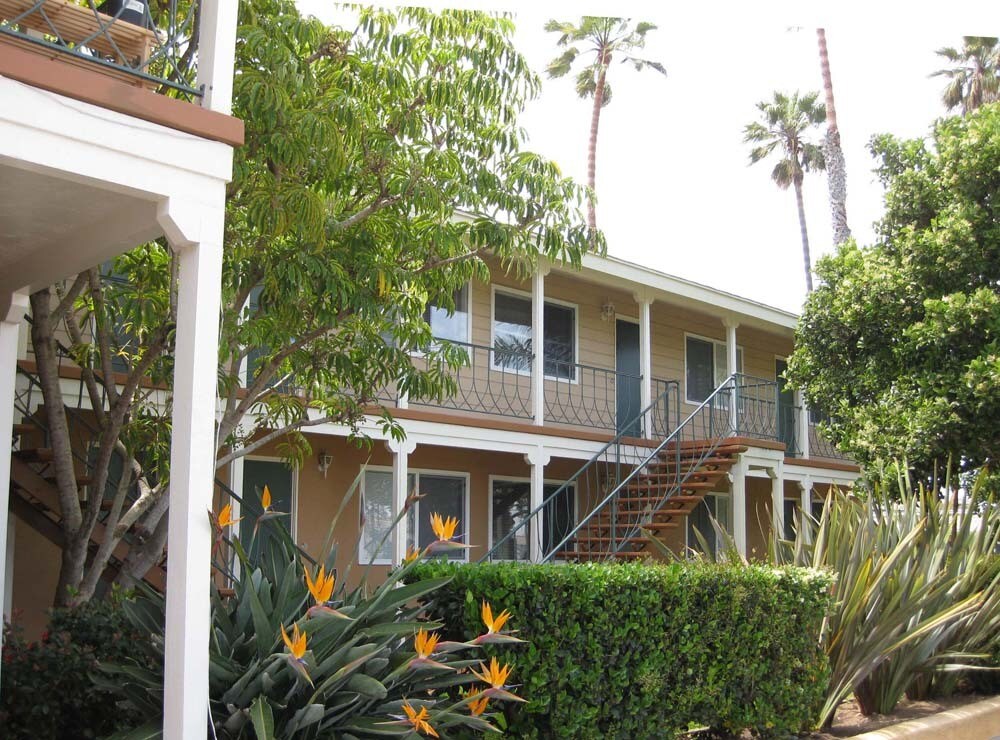 12 units with laundry room - 1739 Sunset Cliffs Blvd