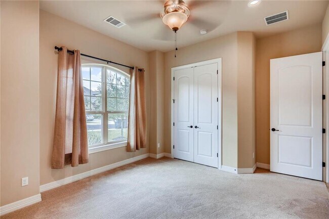 Building Photo - Stunning Single Story in Falconhead West!