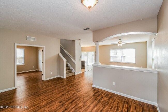 Building Photo - 211 Buck Run Way
