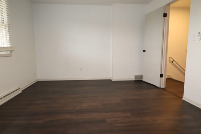 Building Photo - 3 Bedroom Duplex