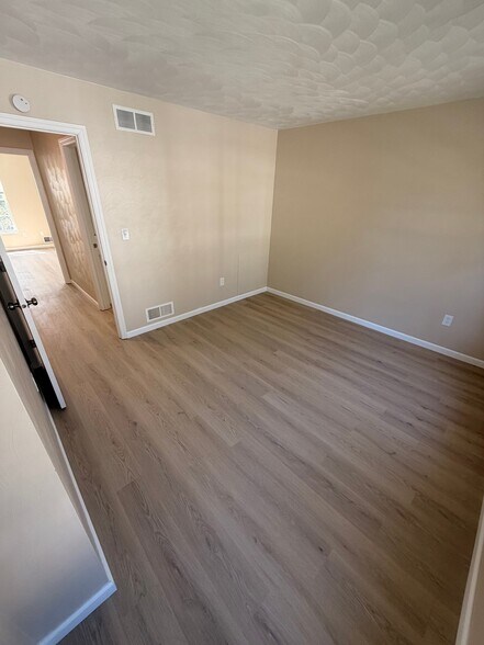 Building Photo - 1011 Pinoak Ct