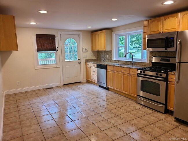 Building Photo - 55 S Hill Rd