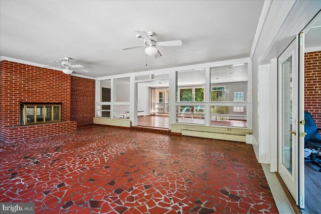 Building Photo - 8106 W Boulevard Dr