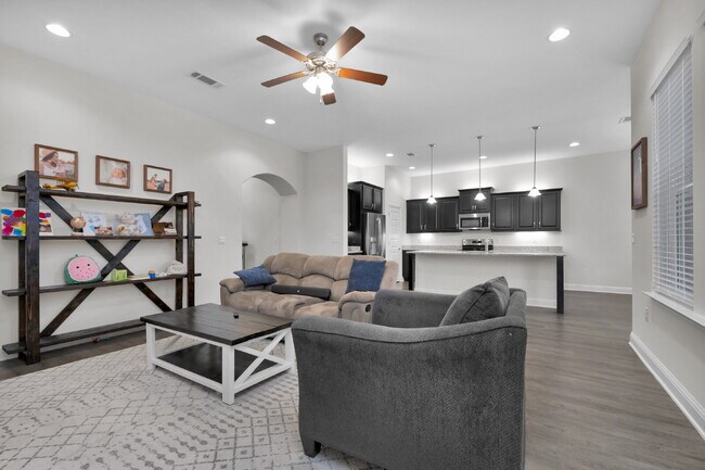 Building Photo - 8001 Silver Maple Dr