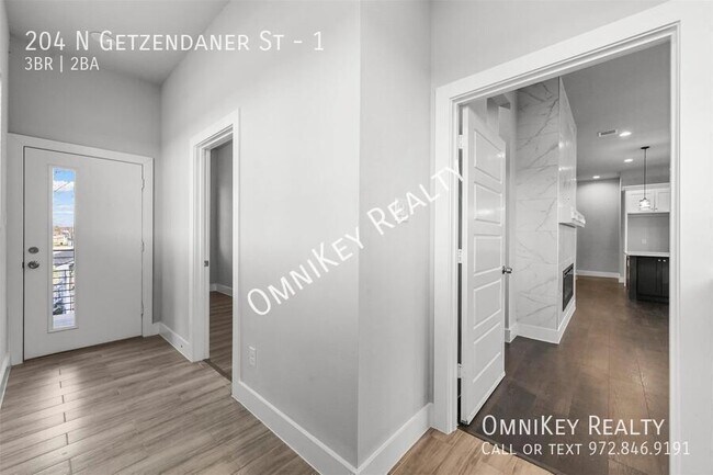 Building Photo - 204 N Getzendaner St