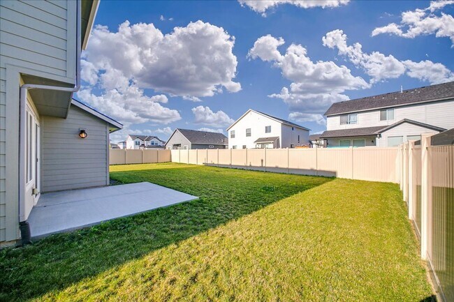 Building Photo - Two Story, Spacious Star Home!