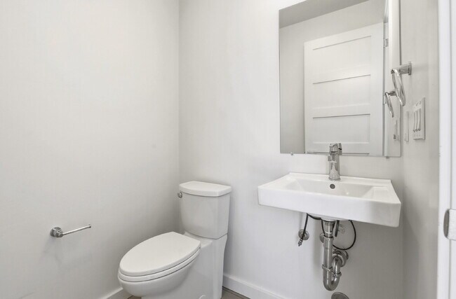 Building Photo - $2,745.95, 2-bed, 2.5 bath, located in Denver with a Rooftop Patio