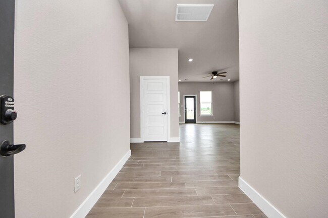 Building Photo - 11141 Rd 5503