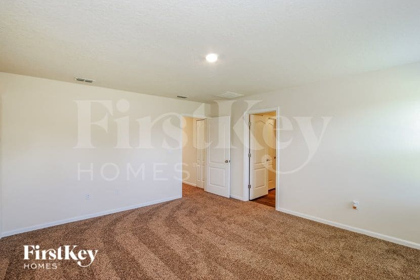 Building Photo - 325 Jarama Cir