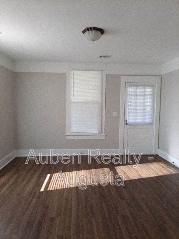 Building Photo - 2009 Starnes St