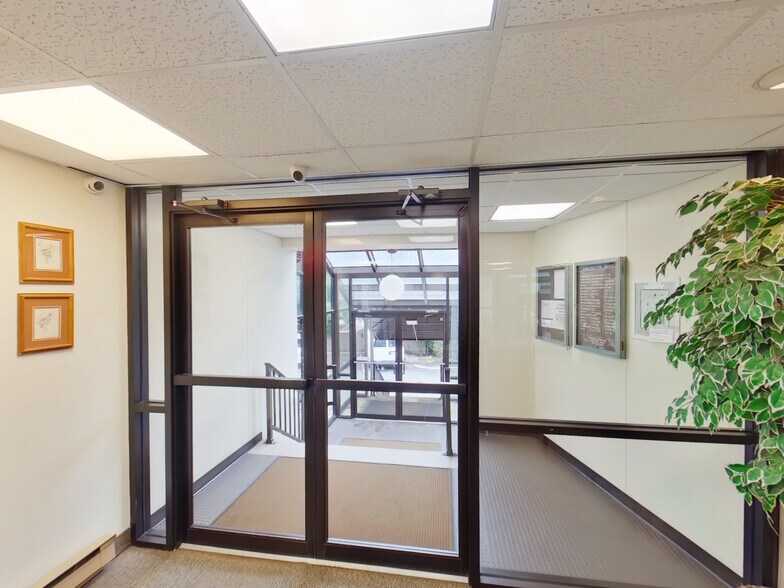 Building Photo - 99 Teaneck Rd