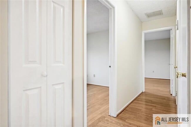 Building Photo - 1607 Aspen Dr