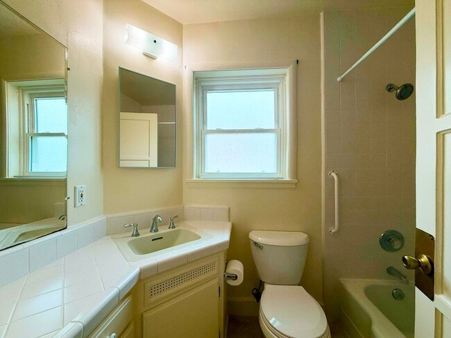 Building Photo - Classic Crown Point Beach Home – Charming Coastal Living Just Minutes from the Bay