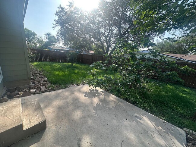Building Photo - CUTE 3/2 NESTLED ON A CORNER LOT IN CONVER...