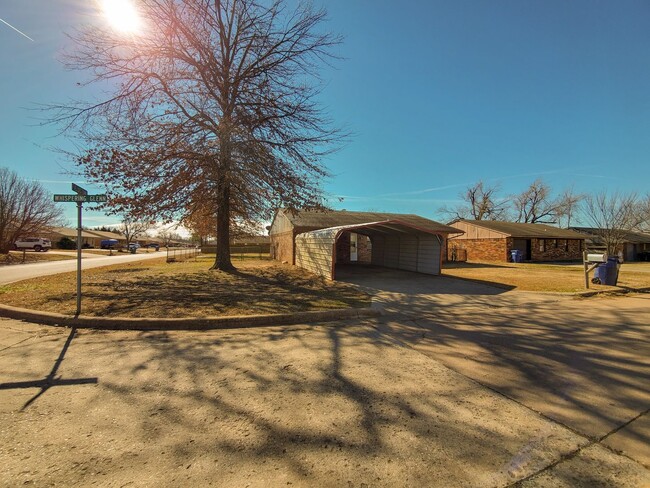 Building Photo - 3 Bed brick home in Tecumseh