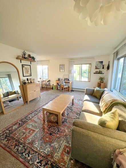 Building Photo - 3236 Garfield Ave