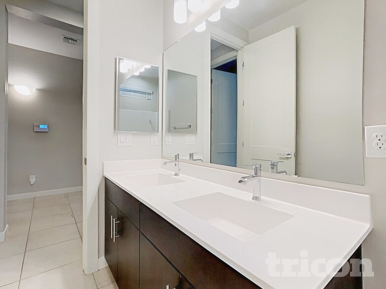 Building Photo - 42246 W Balsa Dr