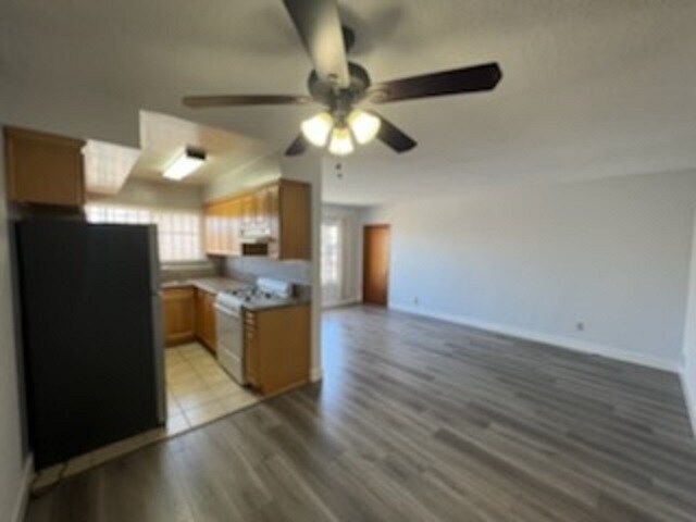 Building Photo - 1336 N Kenmore Ave