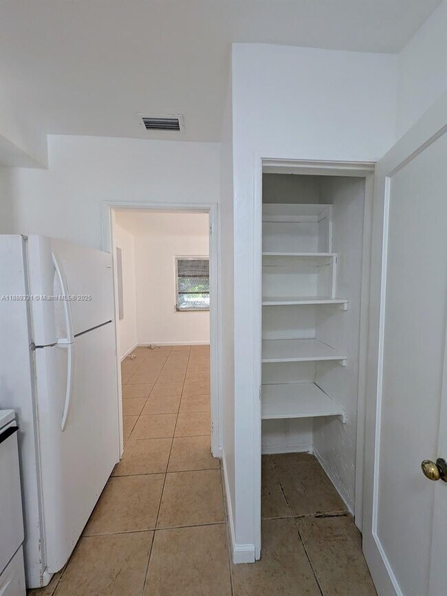 Building Photo - 431 NE 64th St