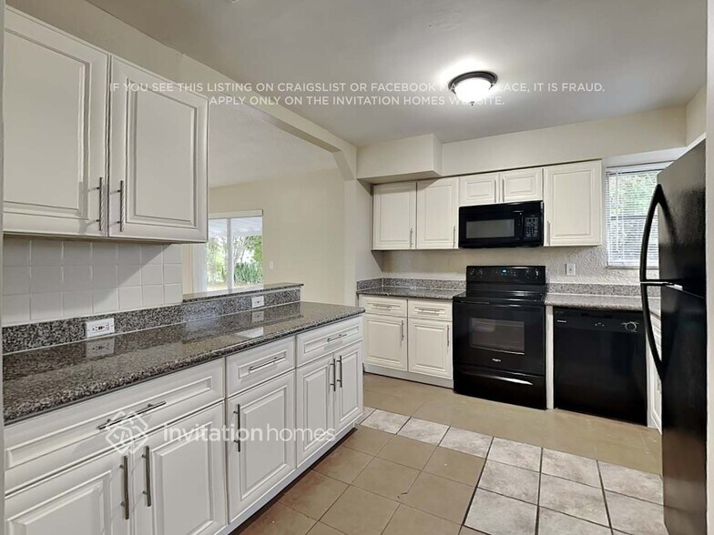 Building Photo - 410 NW 40th St