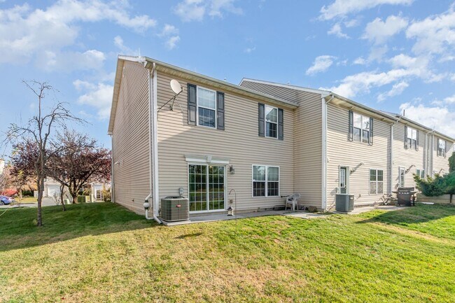 Building Photo - 3 bedroom townhouse in Carlisle