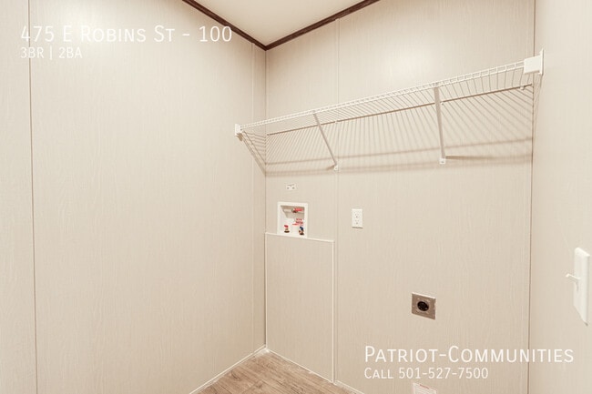 Building Photo - 475 E Robins St