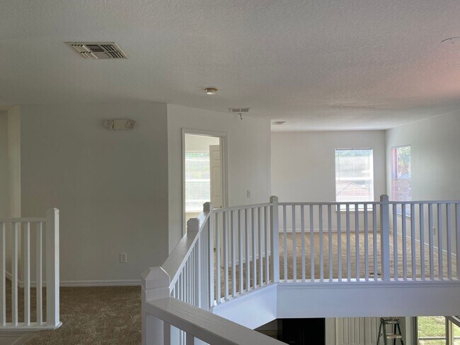 Building Photo - Large home in gated community of Aviana Resort