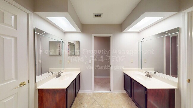 Building Photo - 2217 Hammock Oaks Dr N