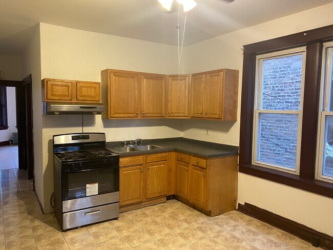 Building Photo - 3116 S Kedvale Ave