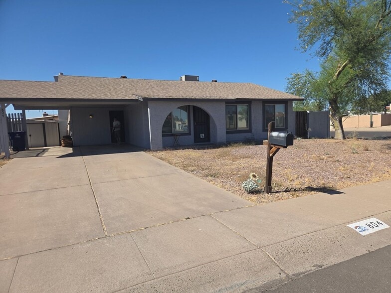 Building Photo - 804 W Colgate Dr