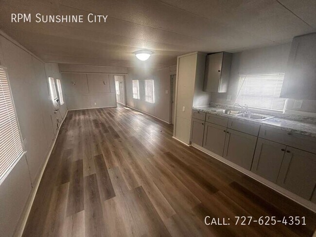 Building Photo - 710 S 50th St