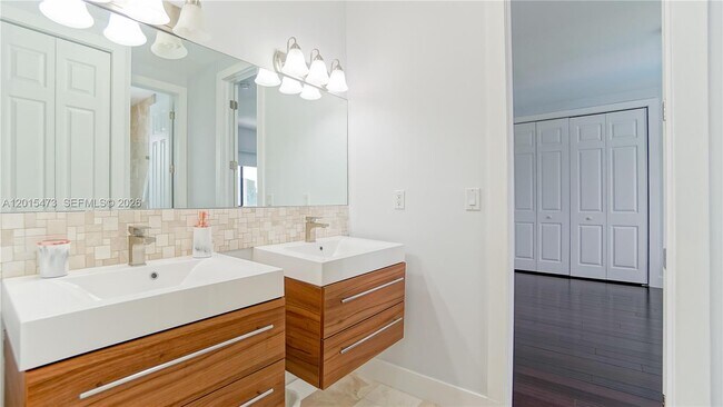Building Photo - 6950 SW 97th Ave