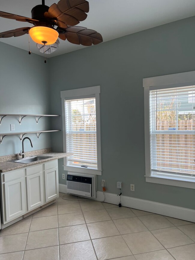 Building Photo - Carolina Beach - One Bedroom Studio/Room -...