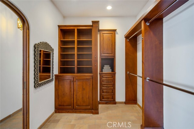 Building Photo - 1302 Skyline Dr