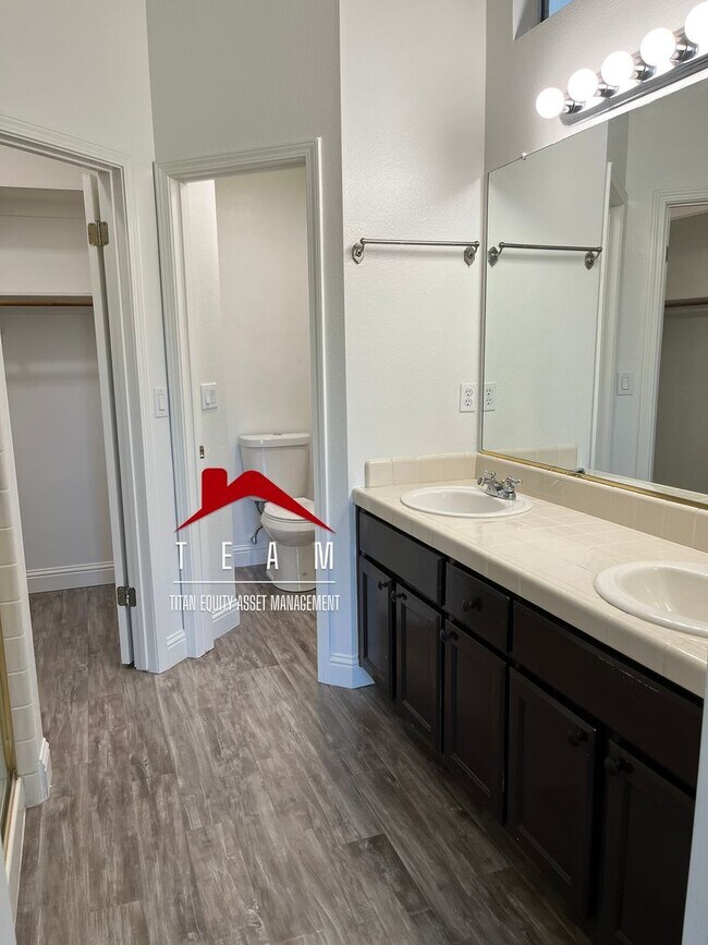 Building Photo - 5231 Del Vista Way