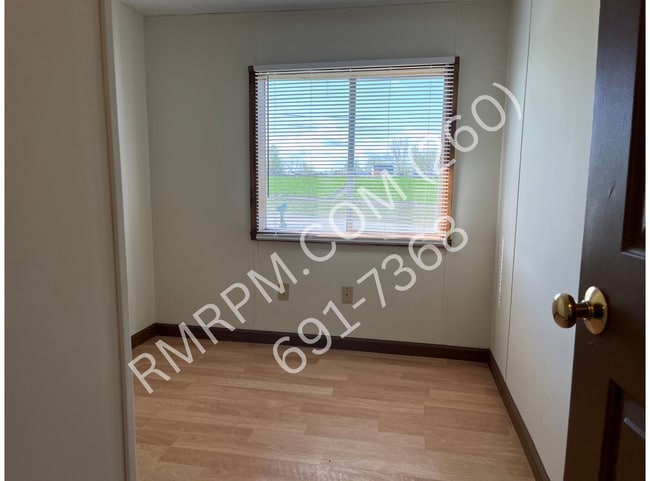 Building Photo - 2065 E Lakeside Dr