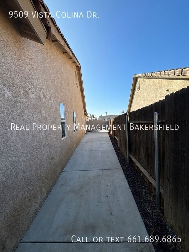 Building Photo - 9509 Vista Colina Dr